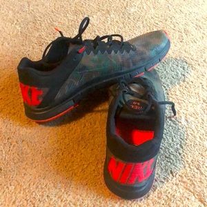 Men’s Nike Camo tennis shoes